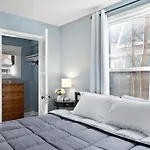 Mins To Dwntwn & Arena Backyard Bbq King Bed