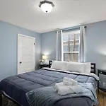Mins To Dwntwn & Arena Backyard Bbq King Bed
