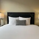 Riverfront Park Travel Apartments