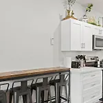 Brand New 2Bd 1 5Bth Triplex Unit Near Downtown
