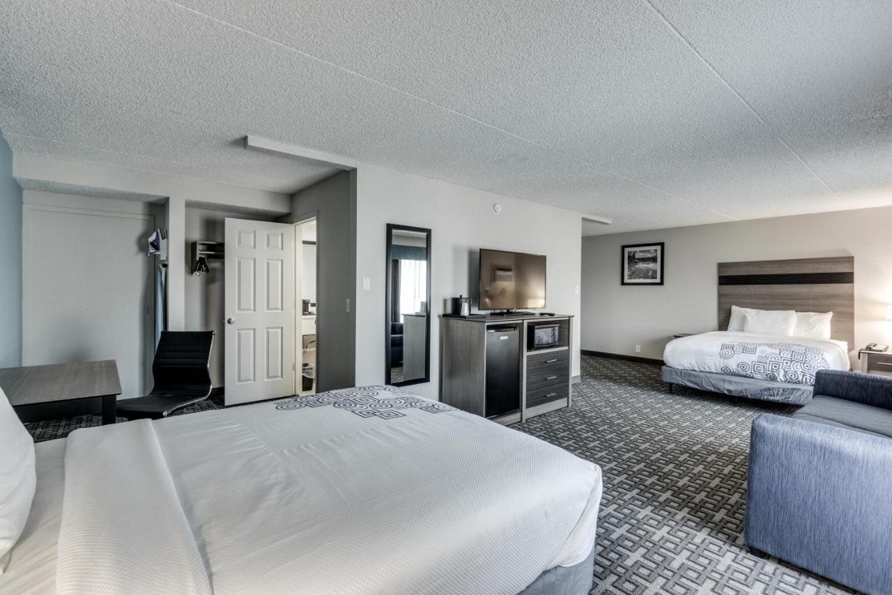 Days & By Wyndham Hotel