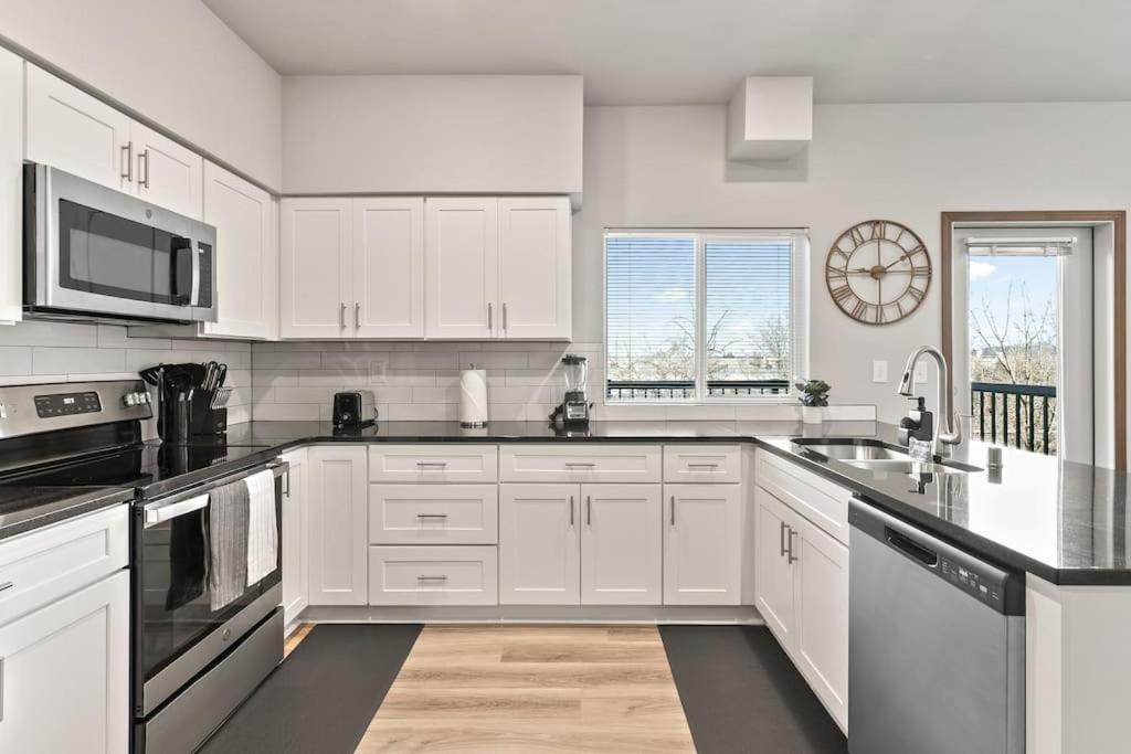Very New 2 Bed 2 Bath Near Dt And Perry District