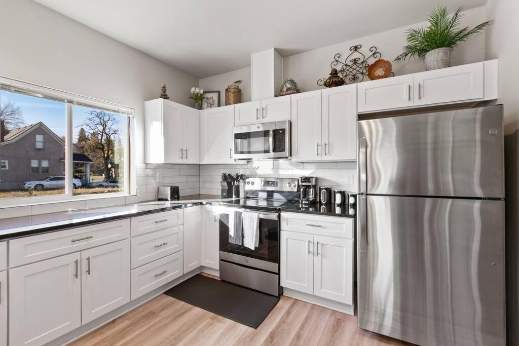 New 2 Bed 2 Bath Near Perry Dist And Dt Apartment *