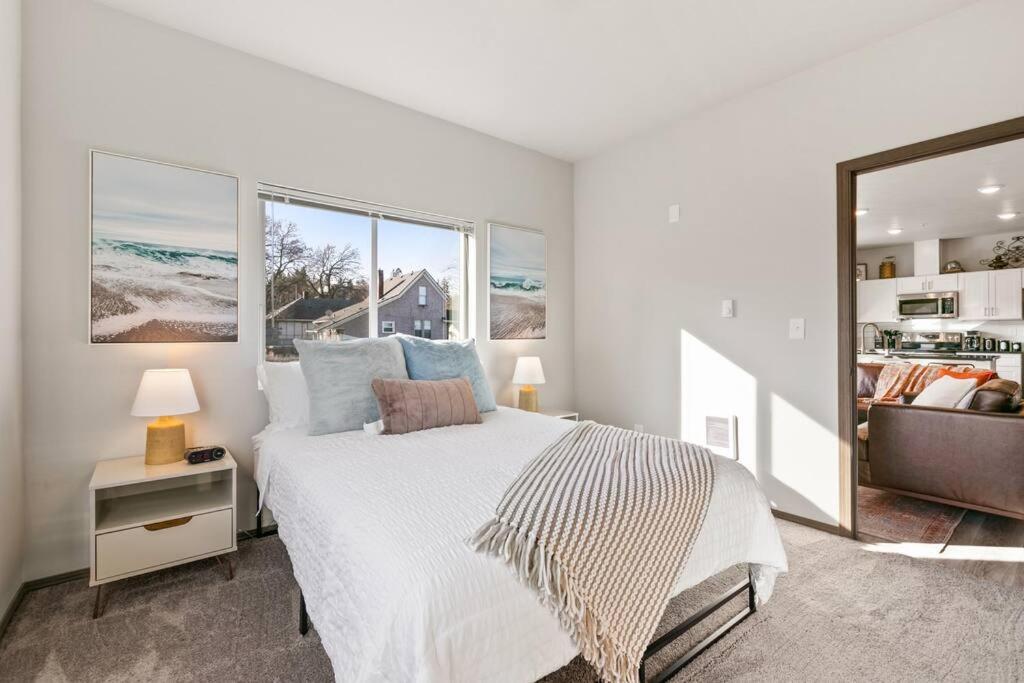 New 2 Bed 2 Bath Near Perry Dist And Dt *