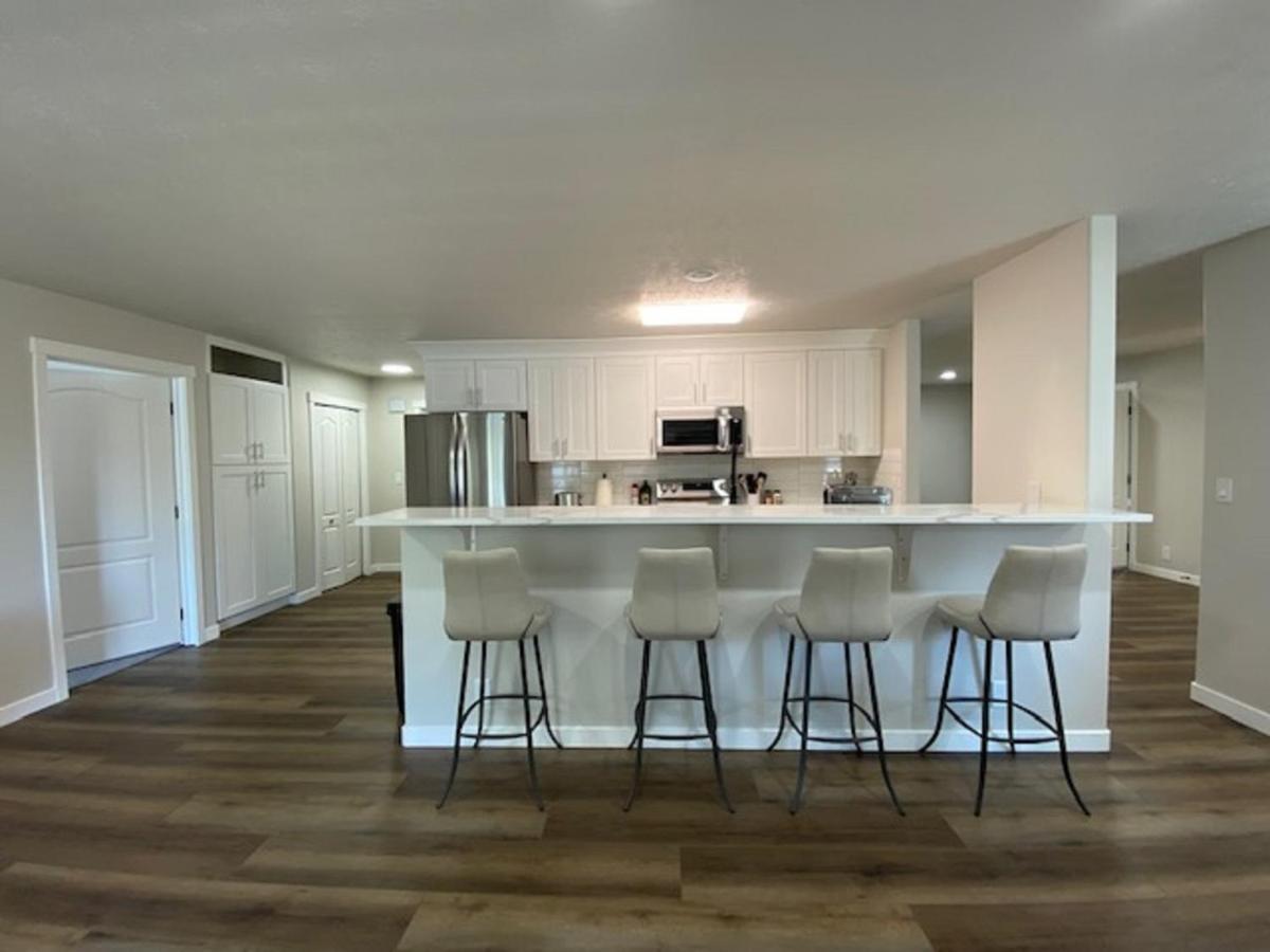Updated Rancher Near Shopping & Restaurants Holiday home *
