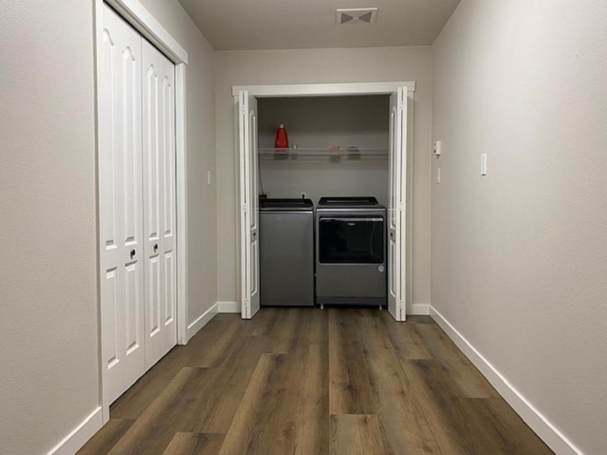 Updated Rancher Near Shopping & Restaurants Holiday home Spokane