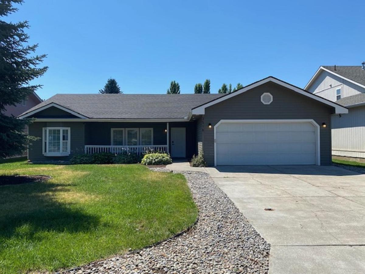 Updated Rancher Near Shopping & Restaurants Holiday home