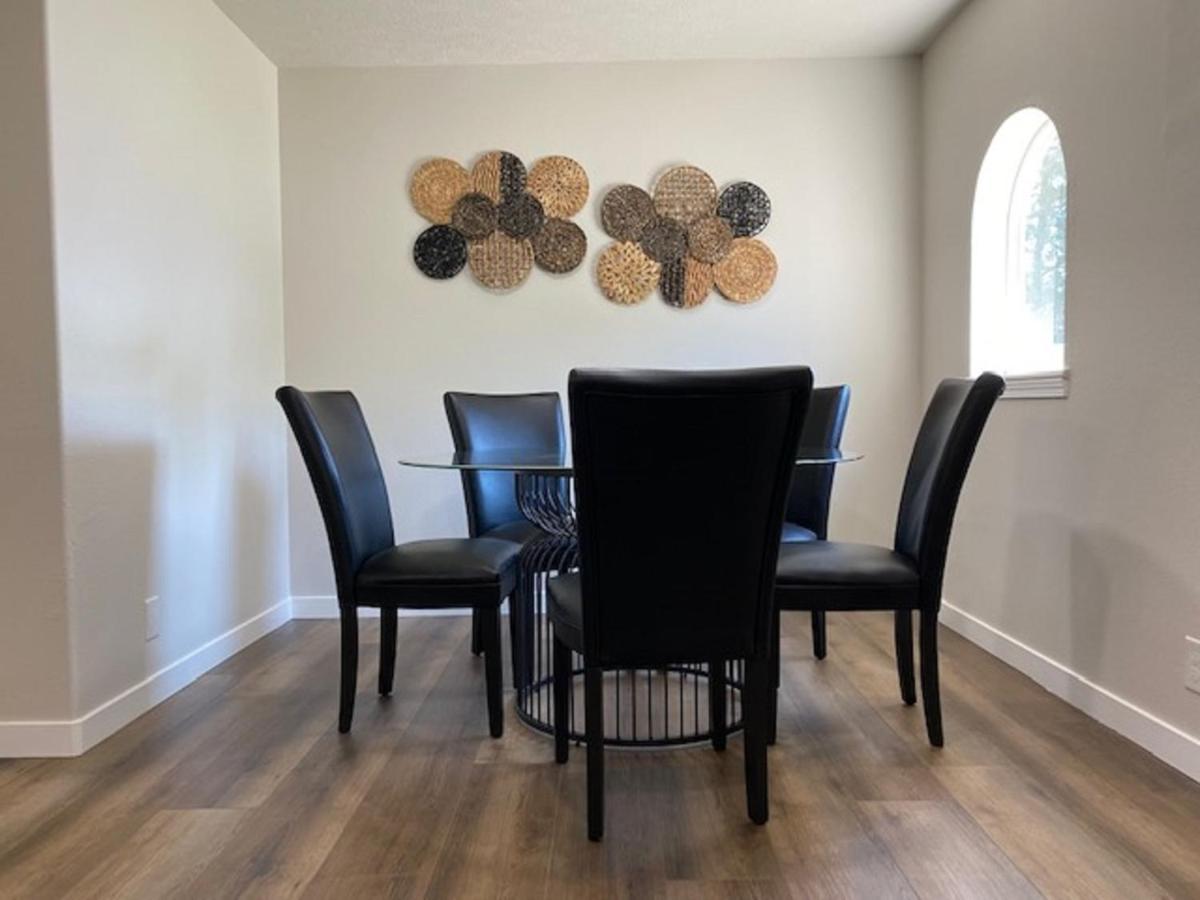 Updated Rancher Near Shopping & Restaurants