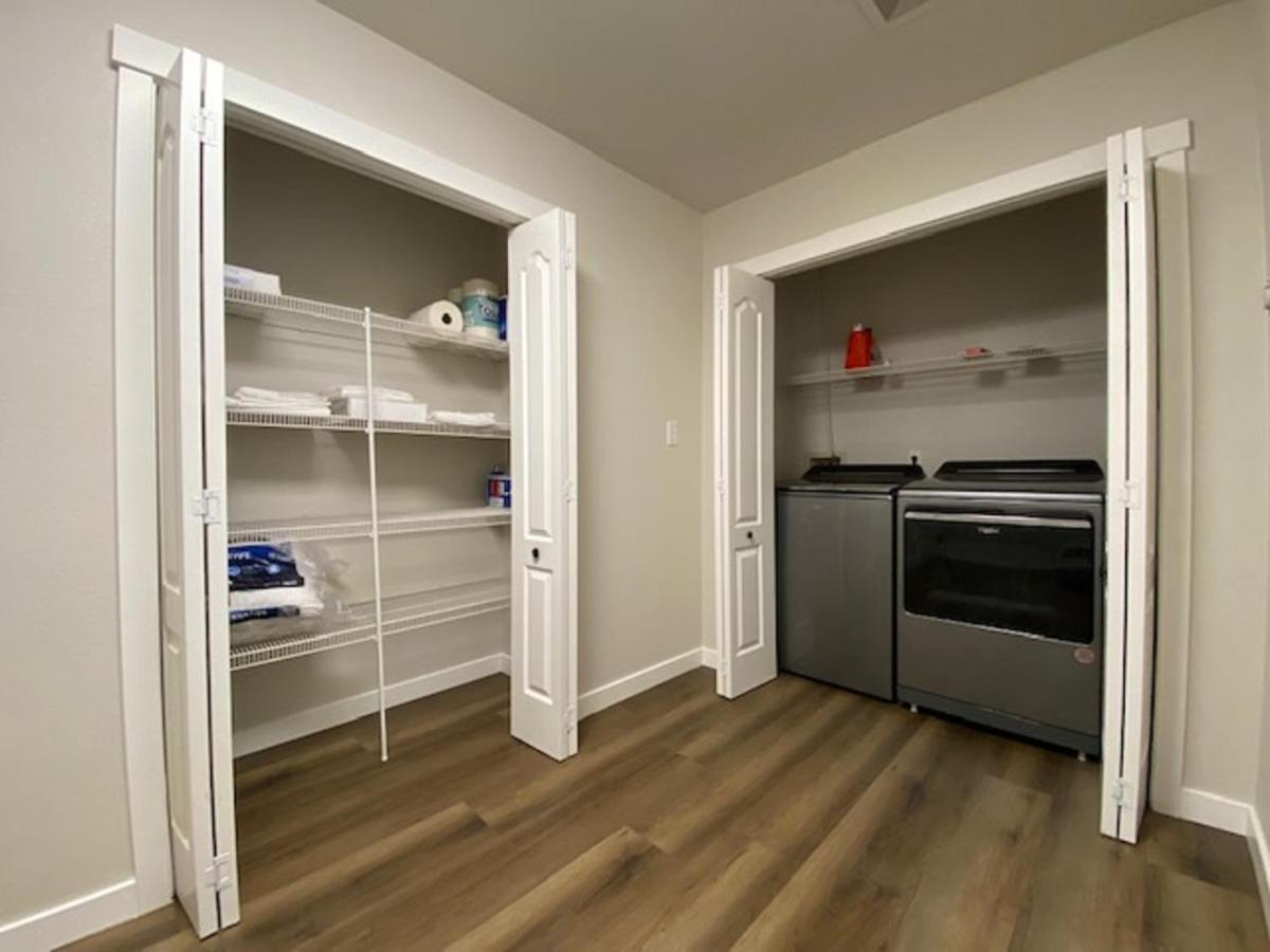 Updated Rancher Near Shopping & Restaurants Holiday home Spokane