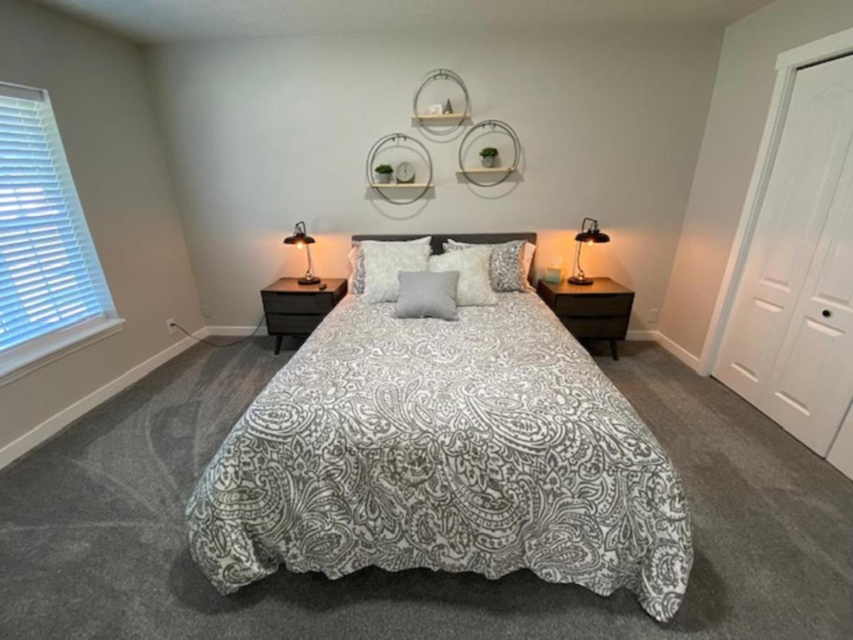 Updated Rancher Near Shopping & Restaurants Holiday home *