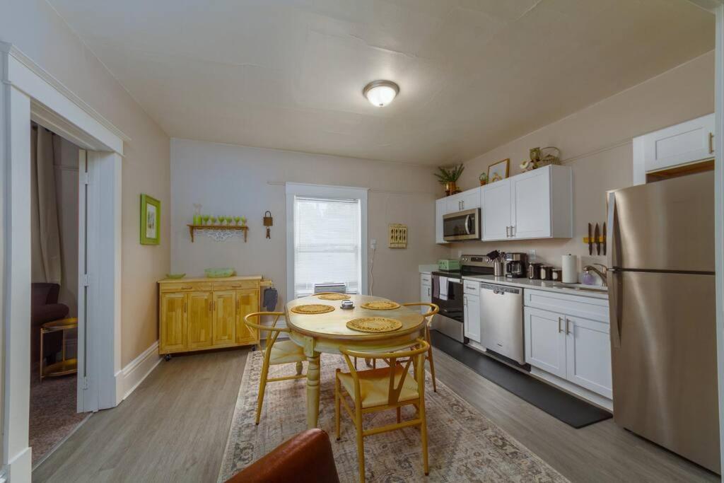 Historic 2 King Bed 1 Bath Near Downtown Apartment