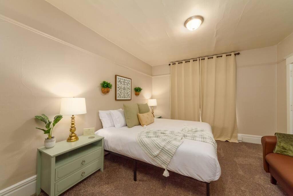 Historic 2 King Bed 1 Bath Near Downtown
