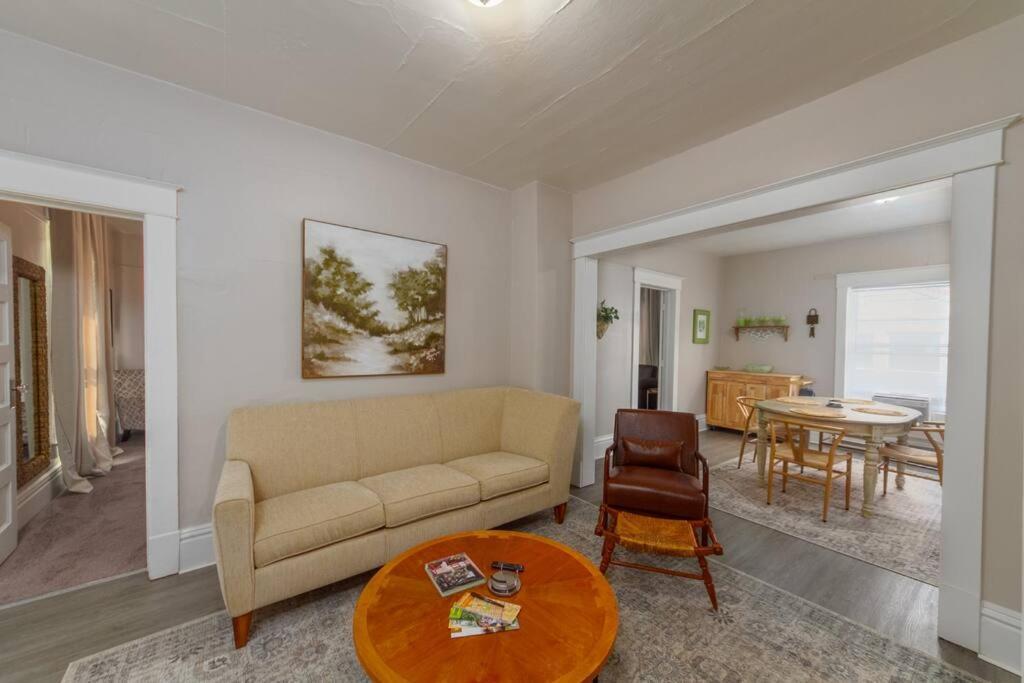 Historic 2 King Bed 1 Bath Near Downtown *