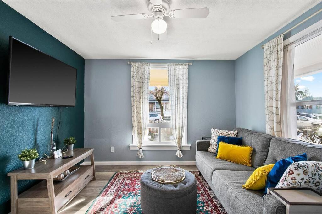 Mins To Dwntwn & Arena Backyard Bbq King Bed