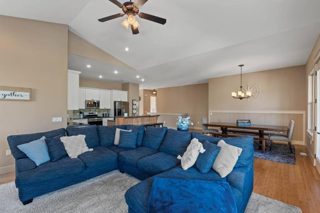 Upscale Huge 2 Decks W Views 2 Living Spokane