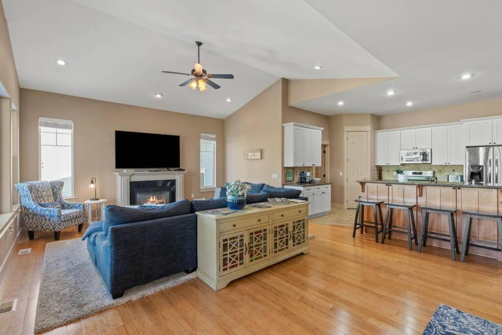 Upscale Huge 2 Decks W Views 2 Living Holiday home Spokane