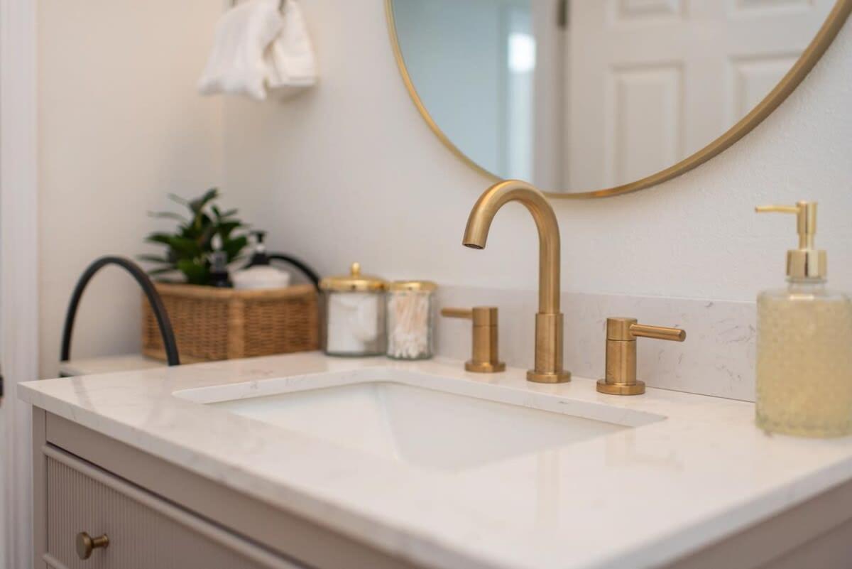 Light Bright Stylish Private - Whitworth Holiday home *