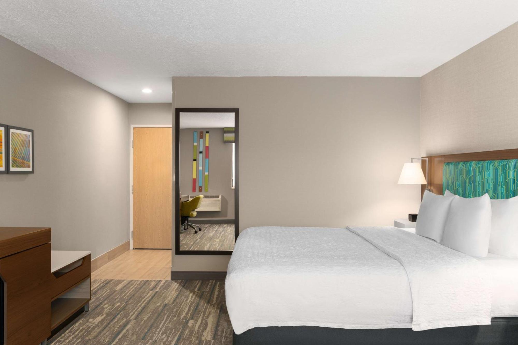 Hampton Airport Hotel 3*