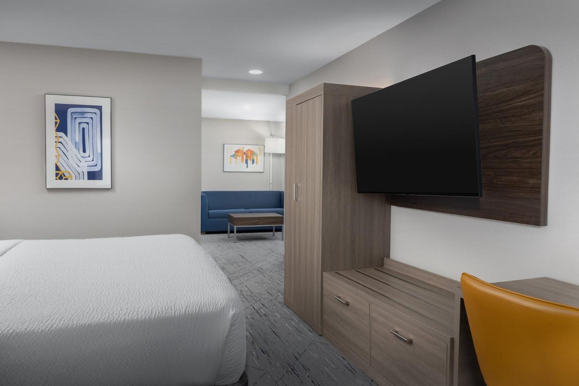 Express Airport By Ihg Hotel