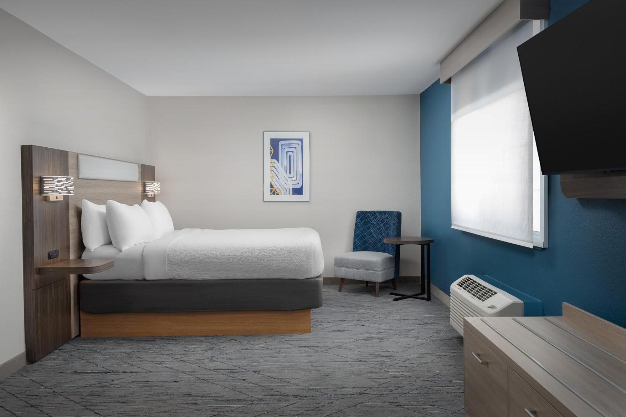 Hotel Express Airport By Ihg 3*