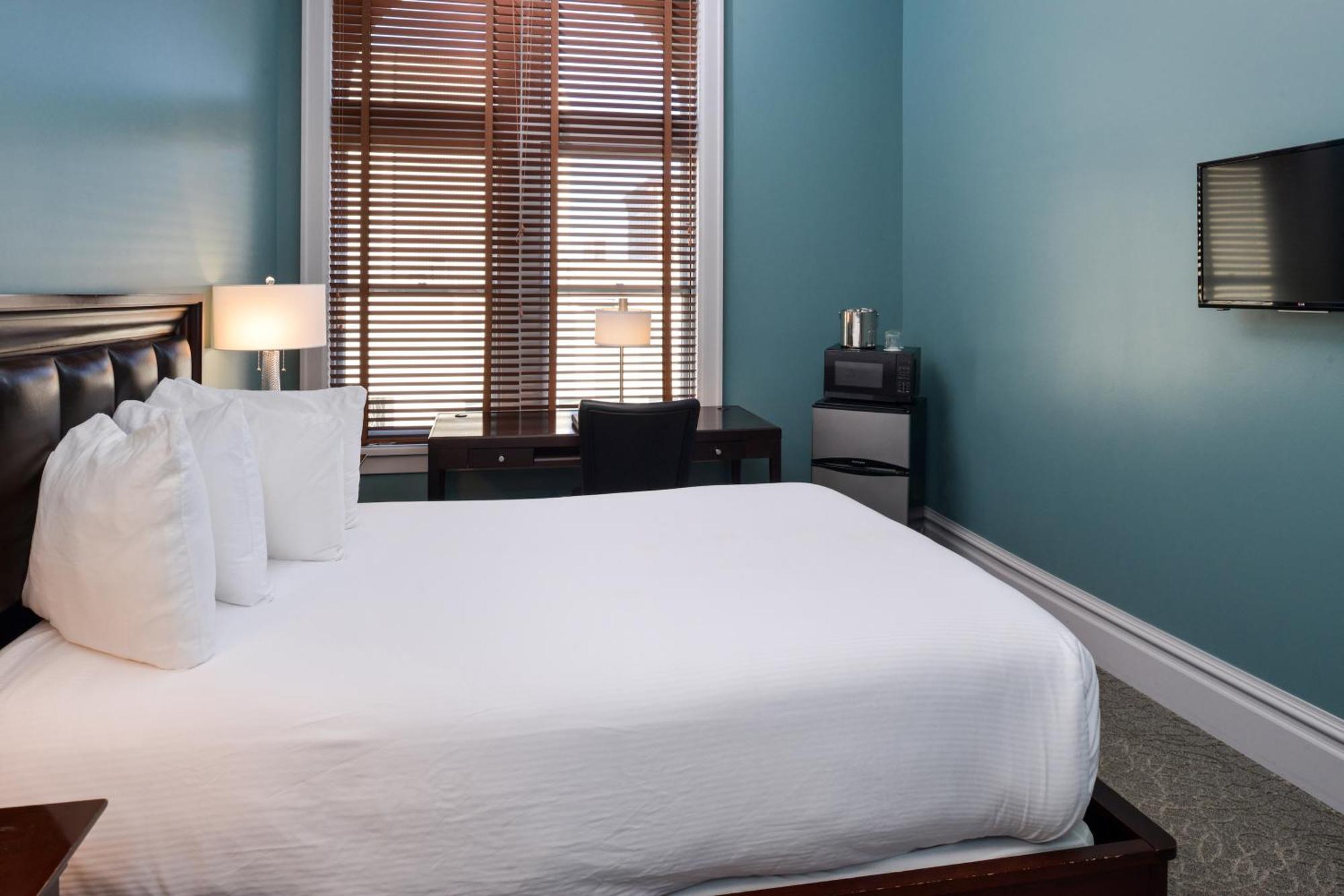 Montvale (adults Only)