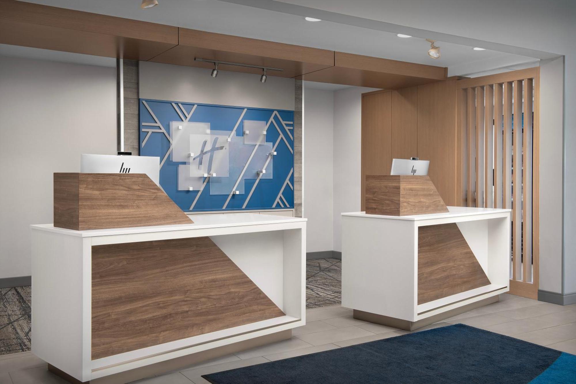 Hotel Express Airport By Ihg 3*