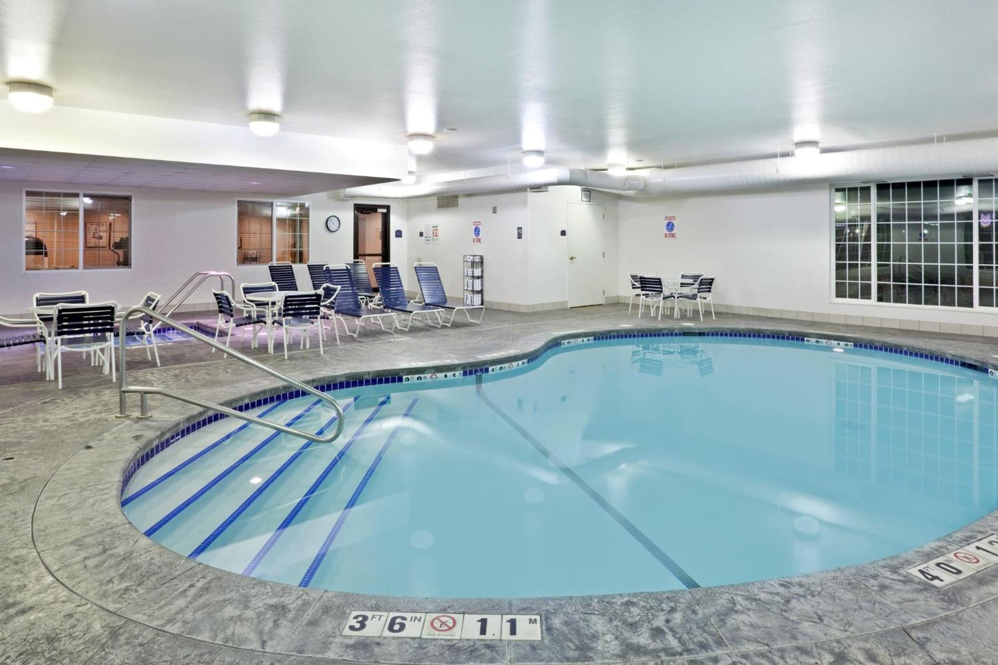 Hotel Express Airport By Ihg