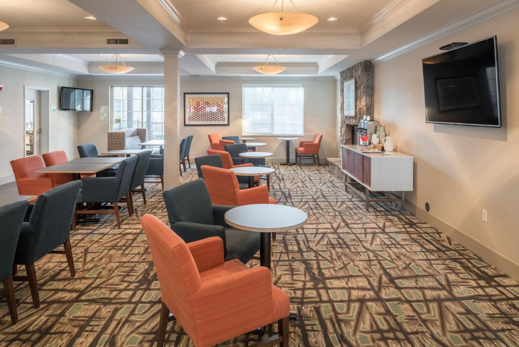Hotel Express Airport By Ihg 3*
