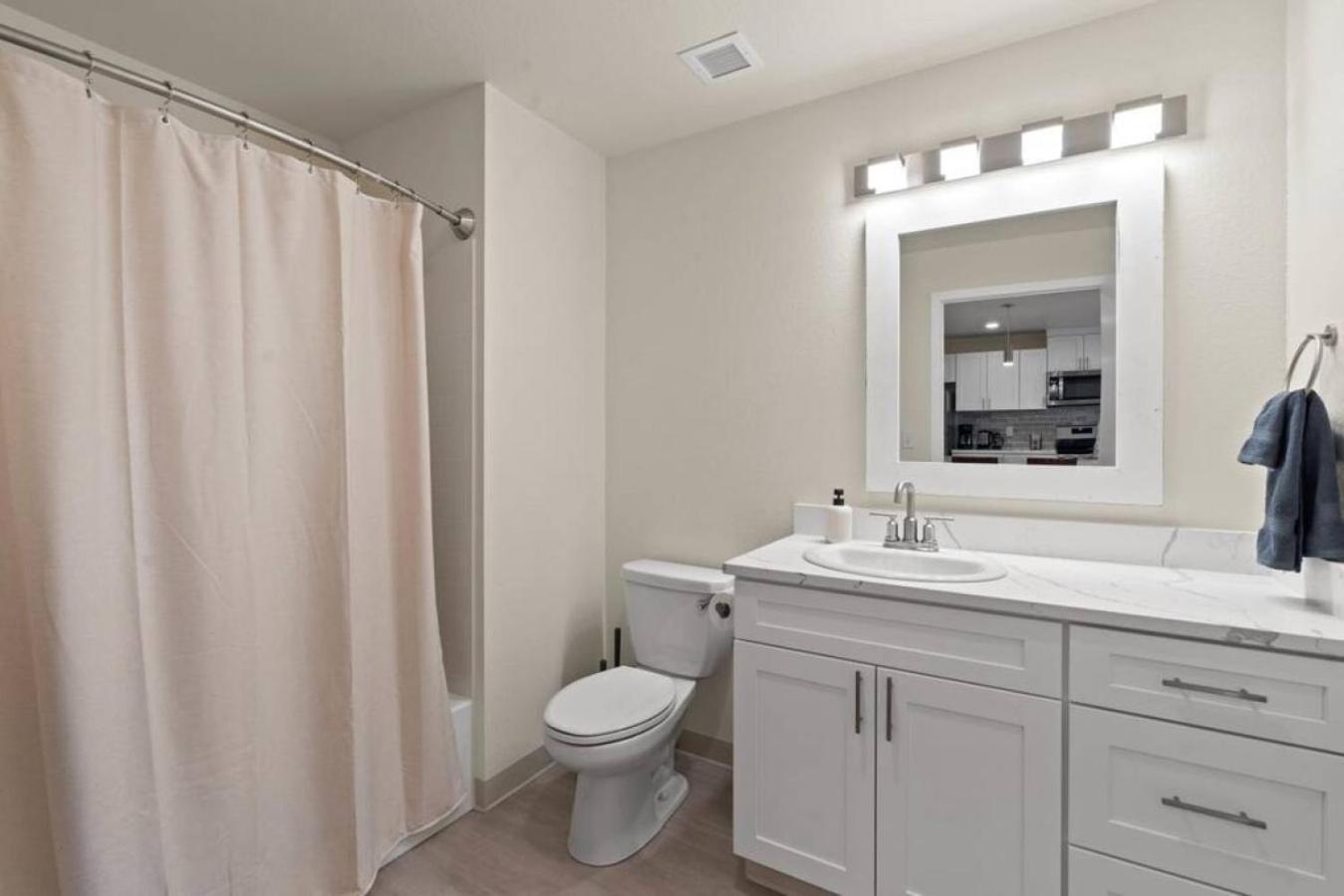 Brunch & Coffee Near! Spacious Downtown 302 Apartment Spokane