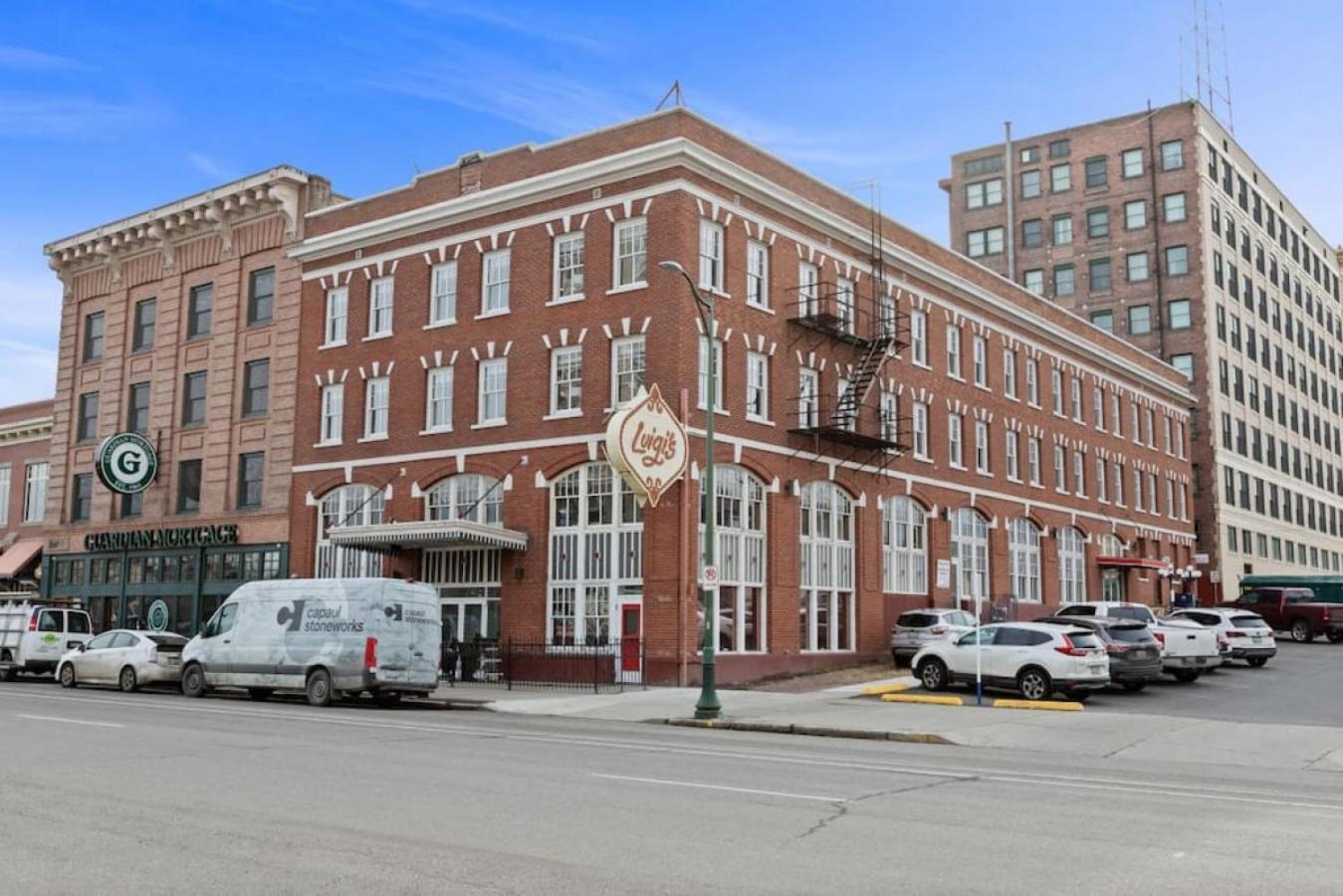 Apartment Brunch & Coffee Near! Spacious Downtown 302
