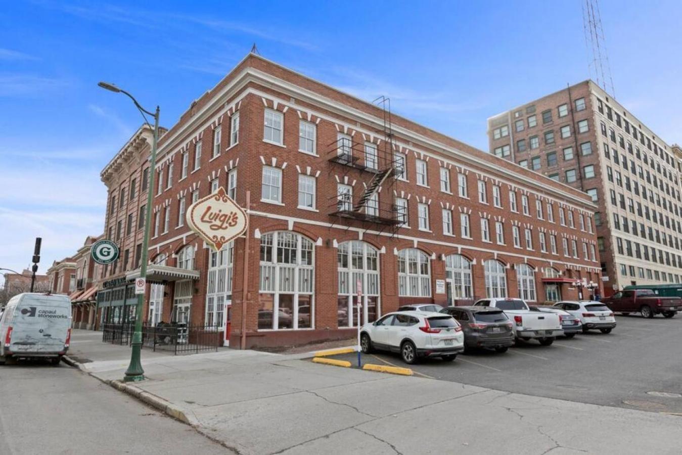 Apartment Brunch & Coffee Near! Spacious Downtown 302 Spokane