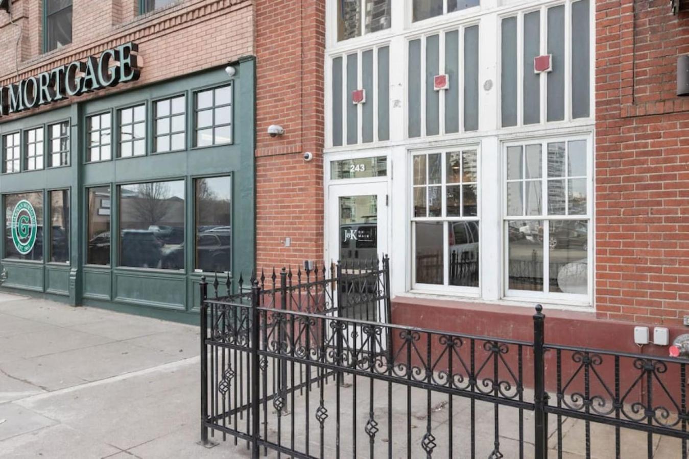 Luxury W King Beds, Pool Table, Downtown! * Spokane