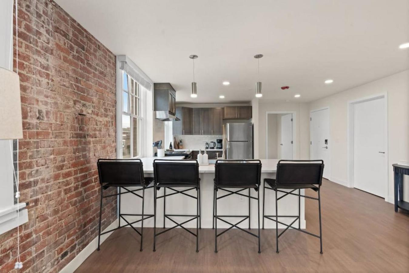 Luxury W King Beds, Pool Table, Downtown! Apartment Spokane