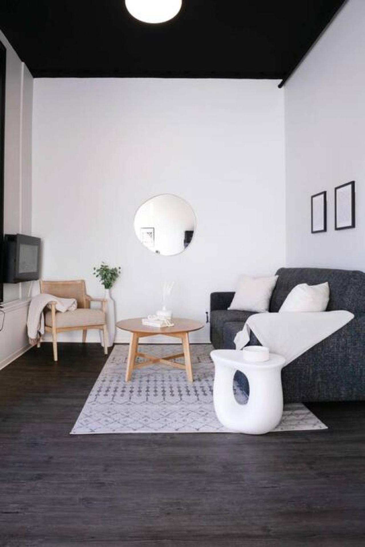 Designer Loft Downtown With Wifi 210 Apartment