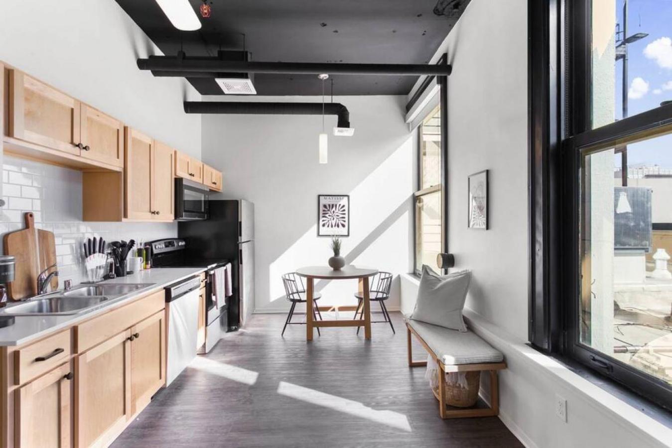 Designer Loft Downtown With Wifi 210 *