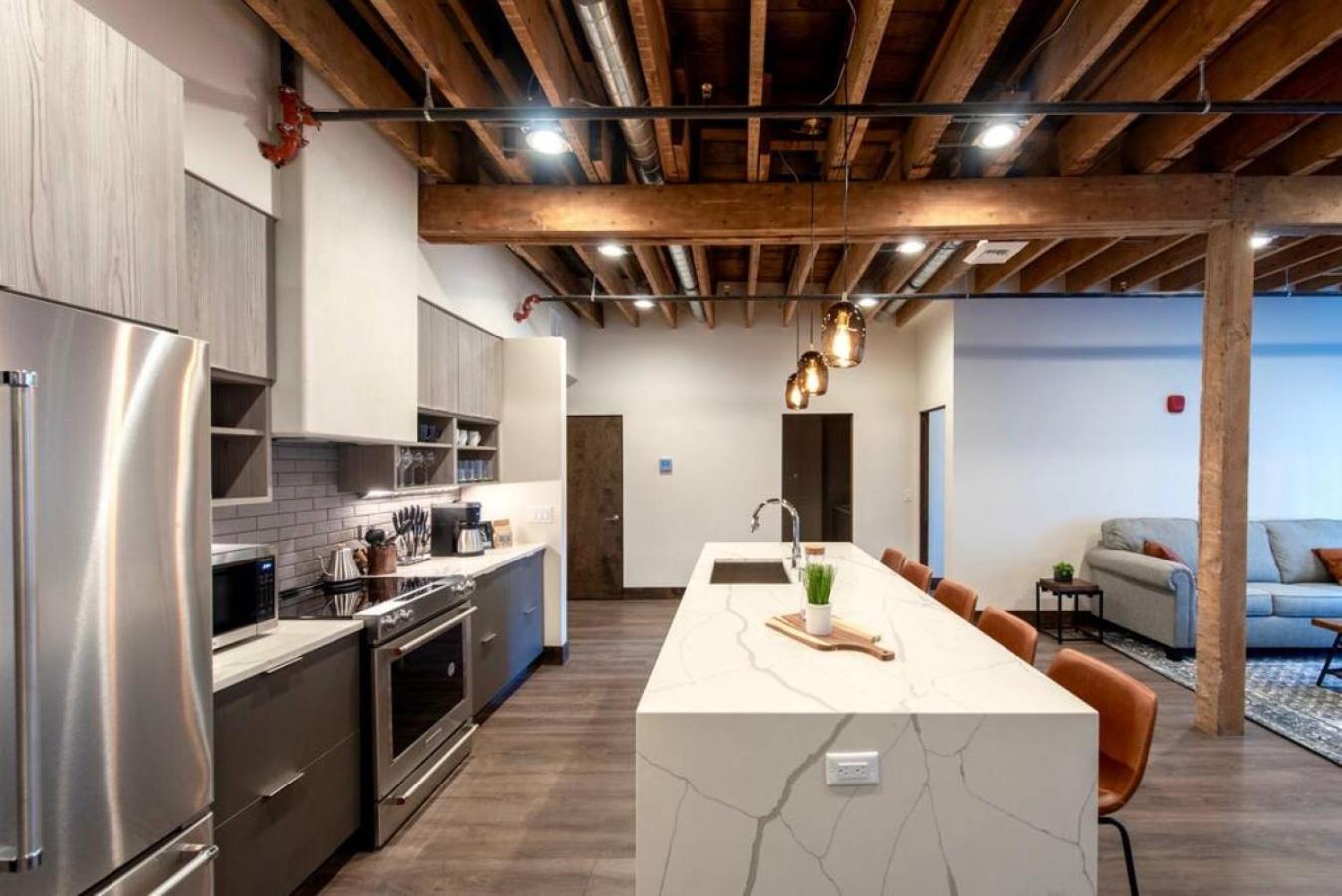 Historic Downtown Loft With King Bed And Wifi