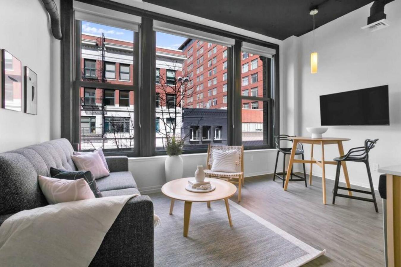 Upscale - Close To Everything Apartment