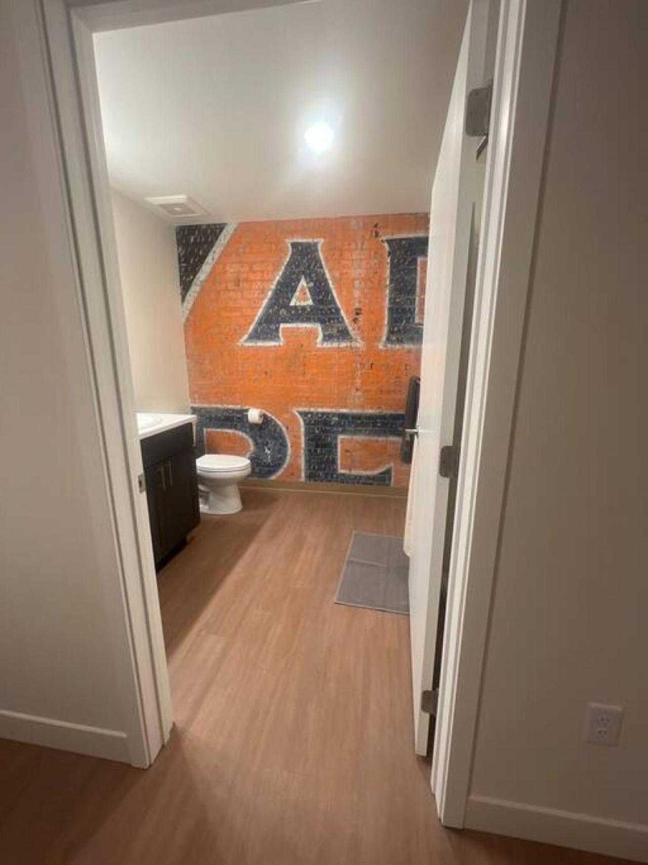 Spacious With King Beds - J And K On Main Apartment Spokane