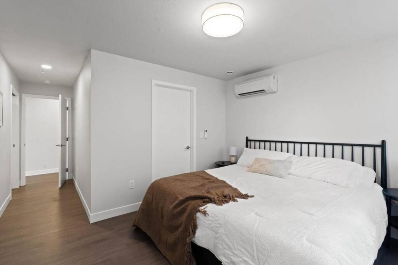 King Bed - J And K On Main Luxury 306 Spokane