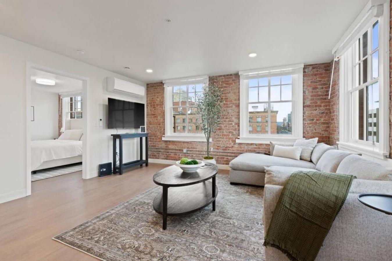 Apartment Spacious With King Beds - J And K On Main Spokane