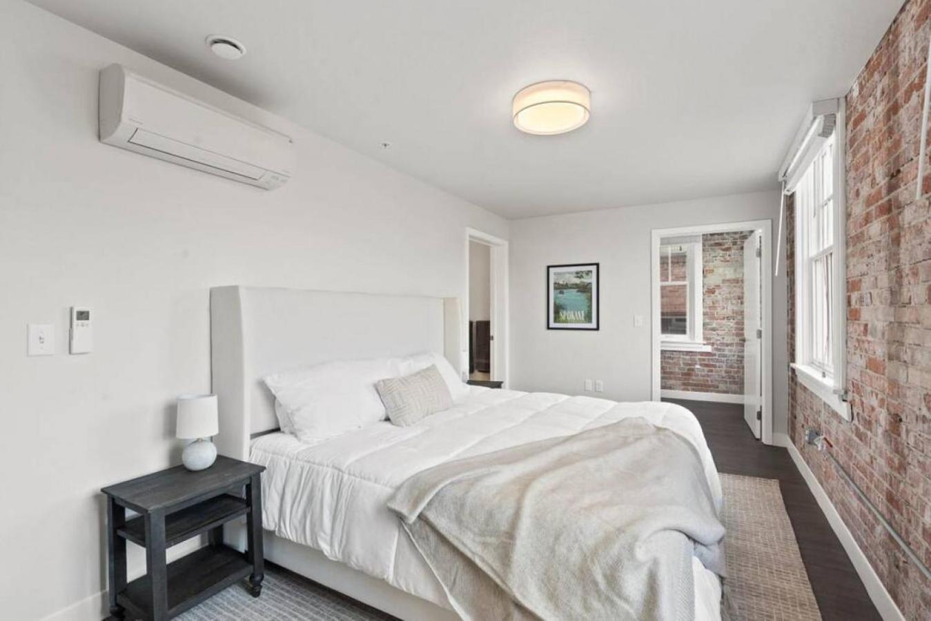 King Bed - J And K On Main Luxury 306 *