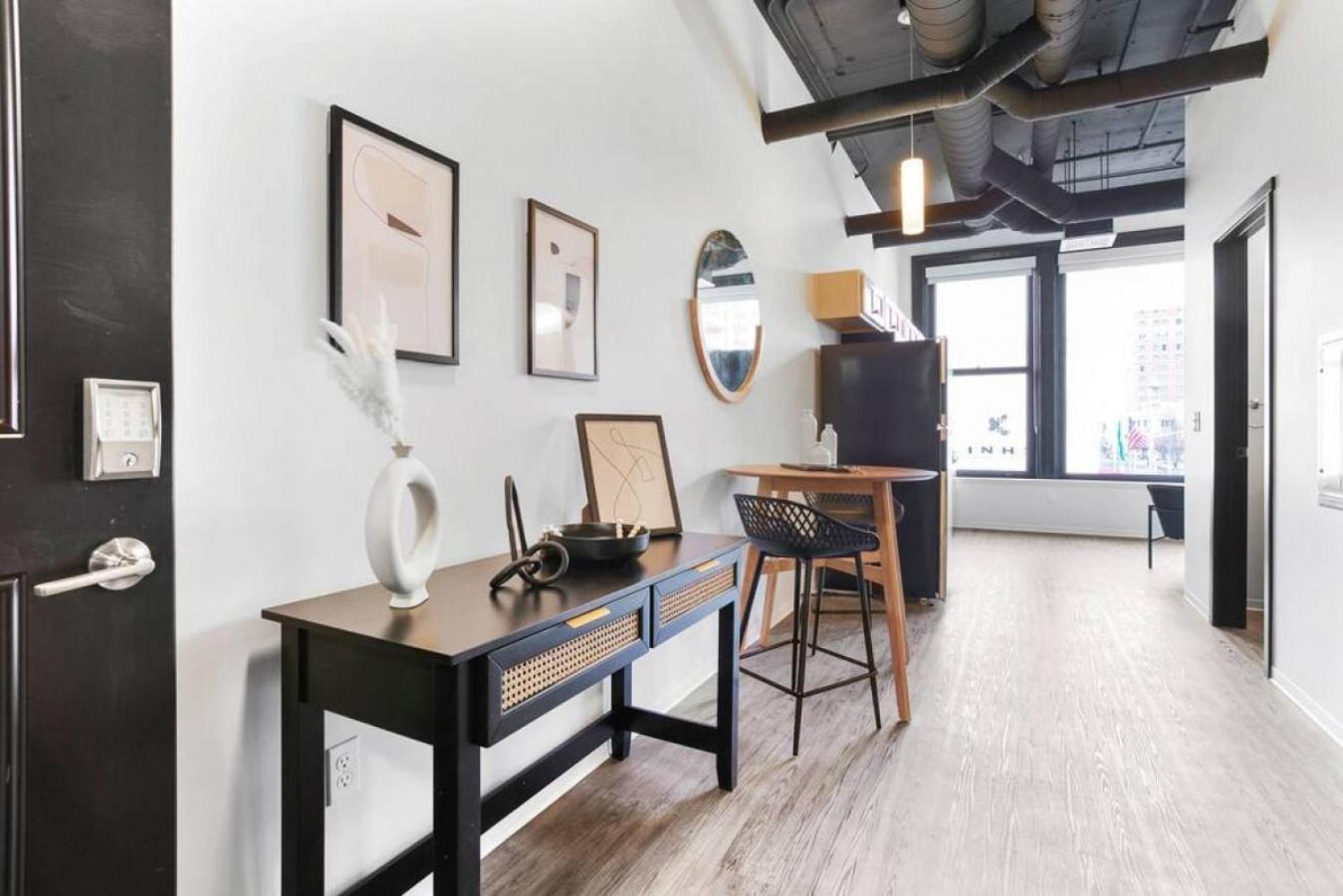 Spacious Modern Loft With Downtown Views And Wifi Apartment