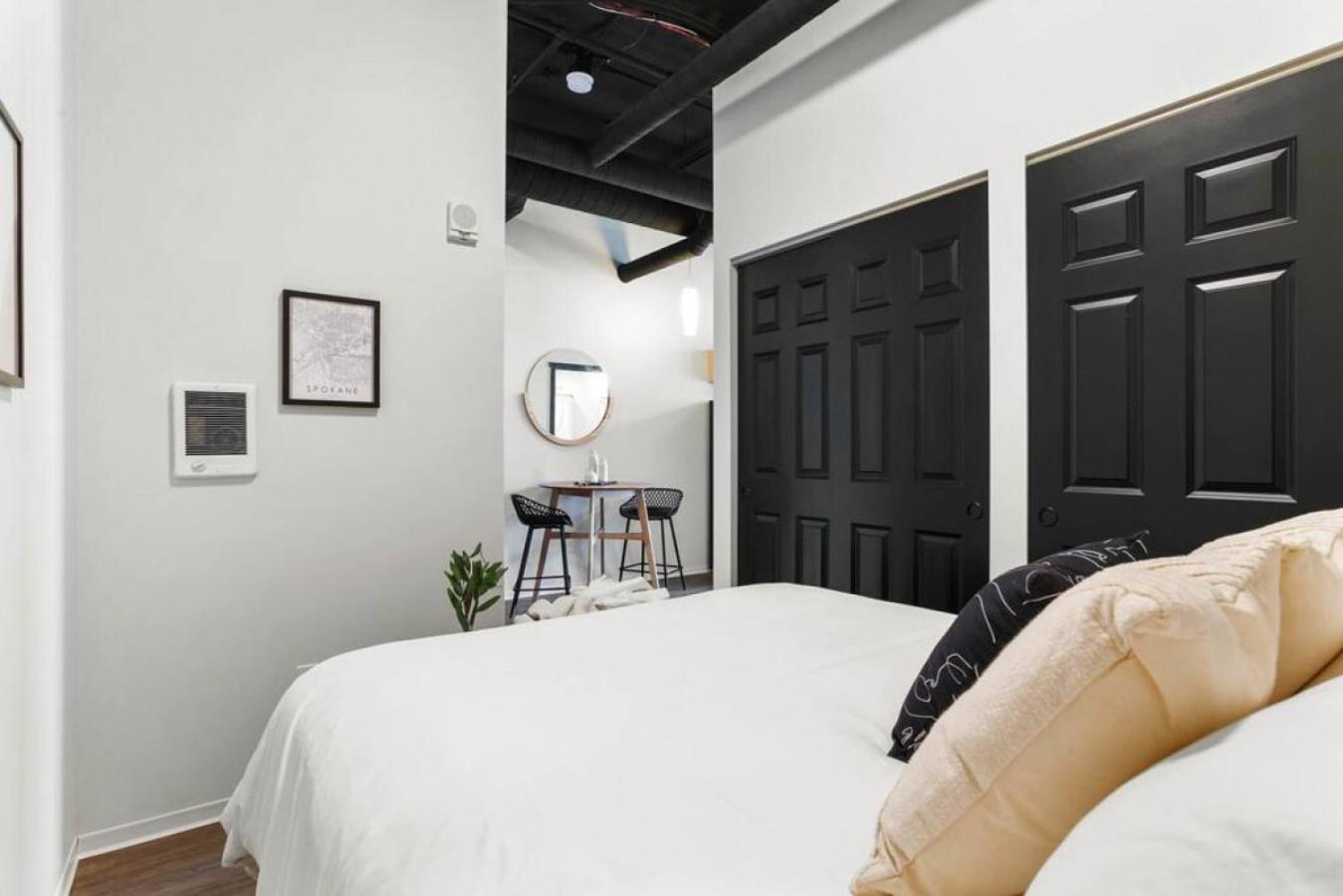 Spacious Modern Loft With Downtown Views And Wifi