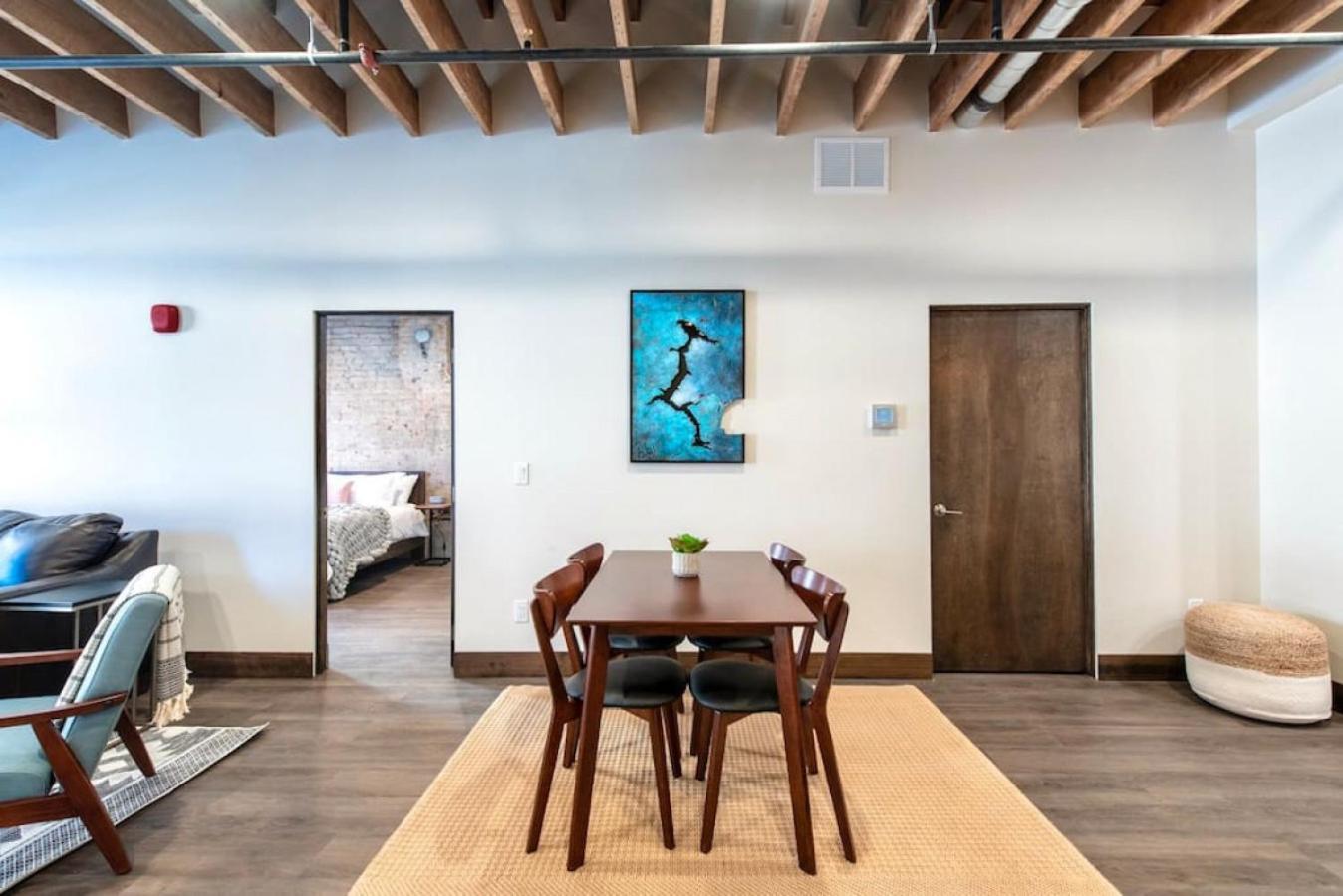 Urban Modern Living Perfect For Long Term Apartment