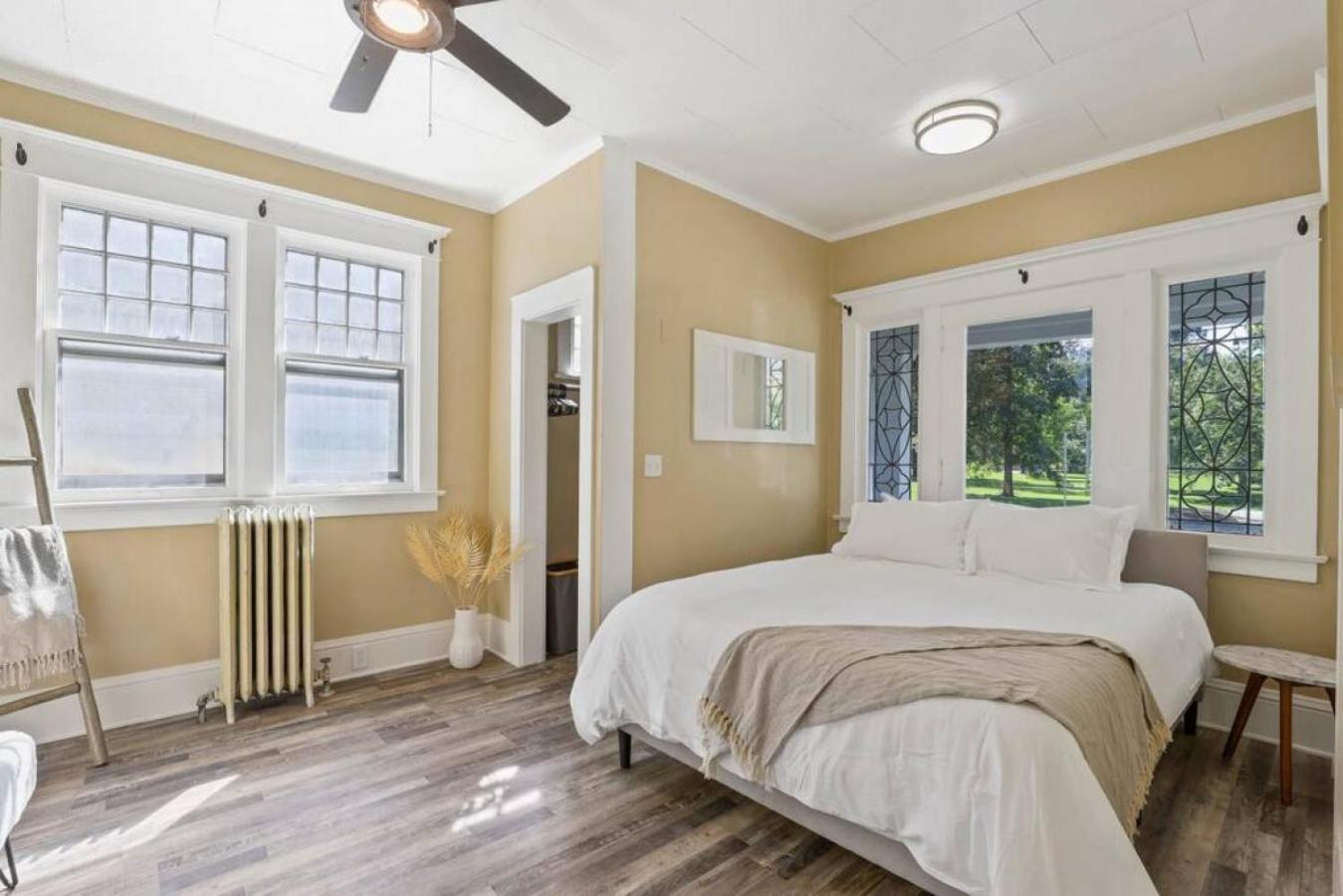 Stunning Craftsman In Manito Free Parking Apartment