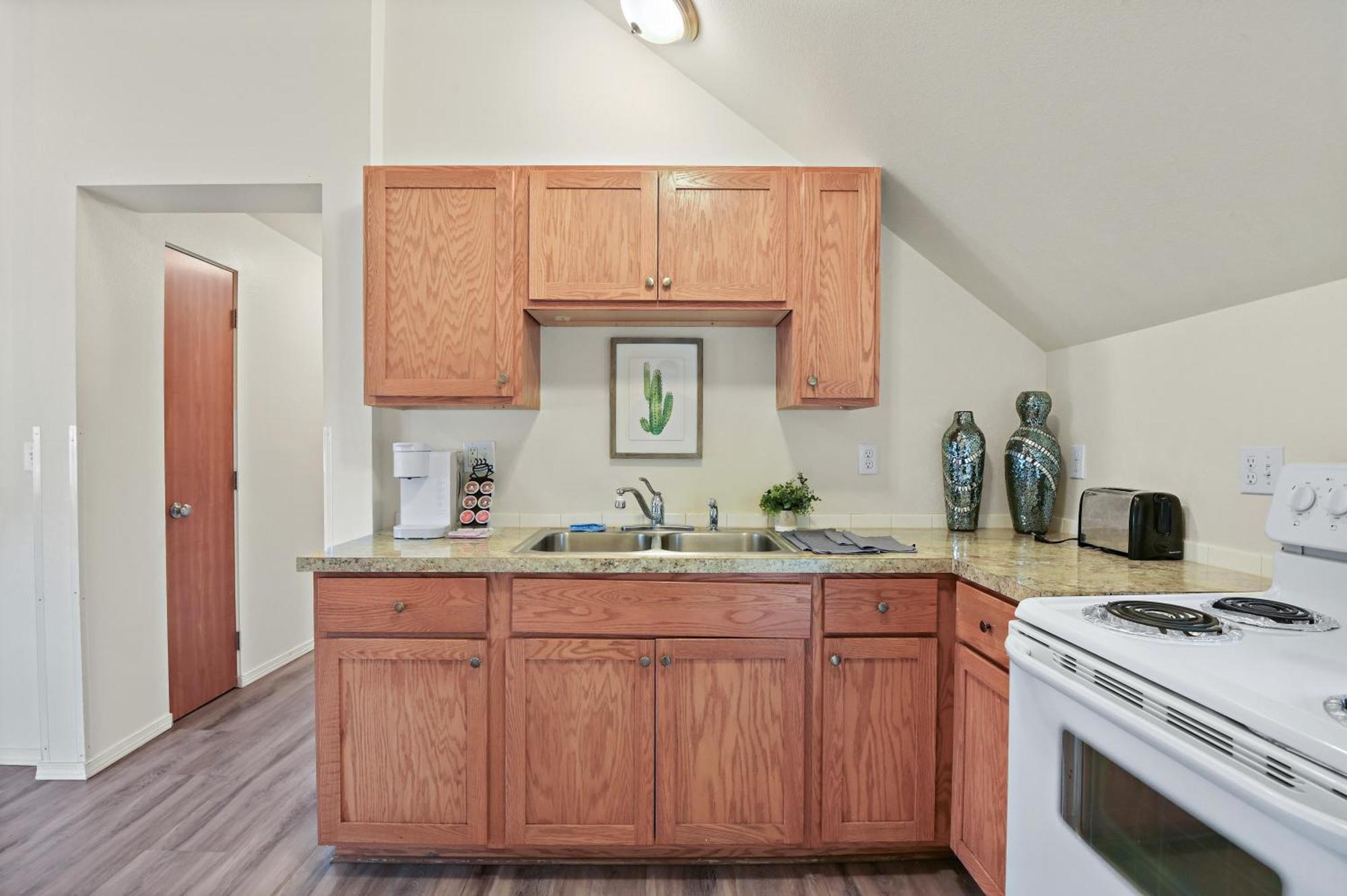 Maple Leaf Manor Suites Apartment *