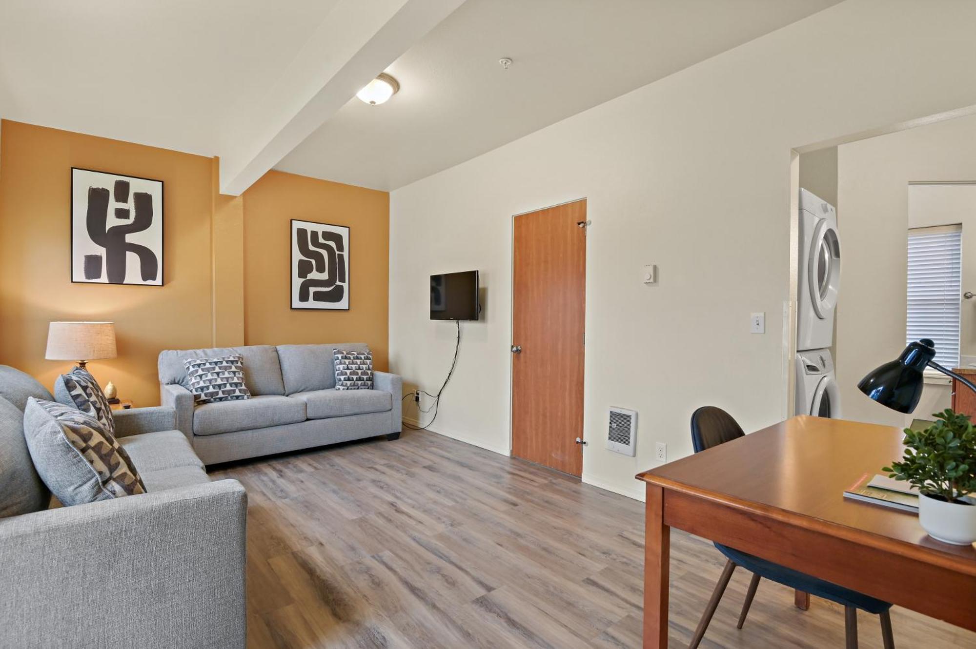 Maple Leaf Manor Suites Apartment *
