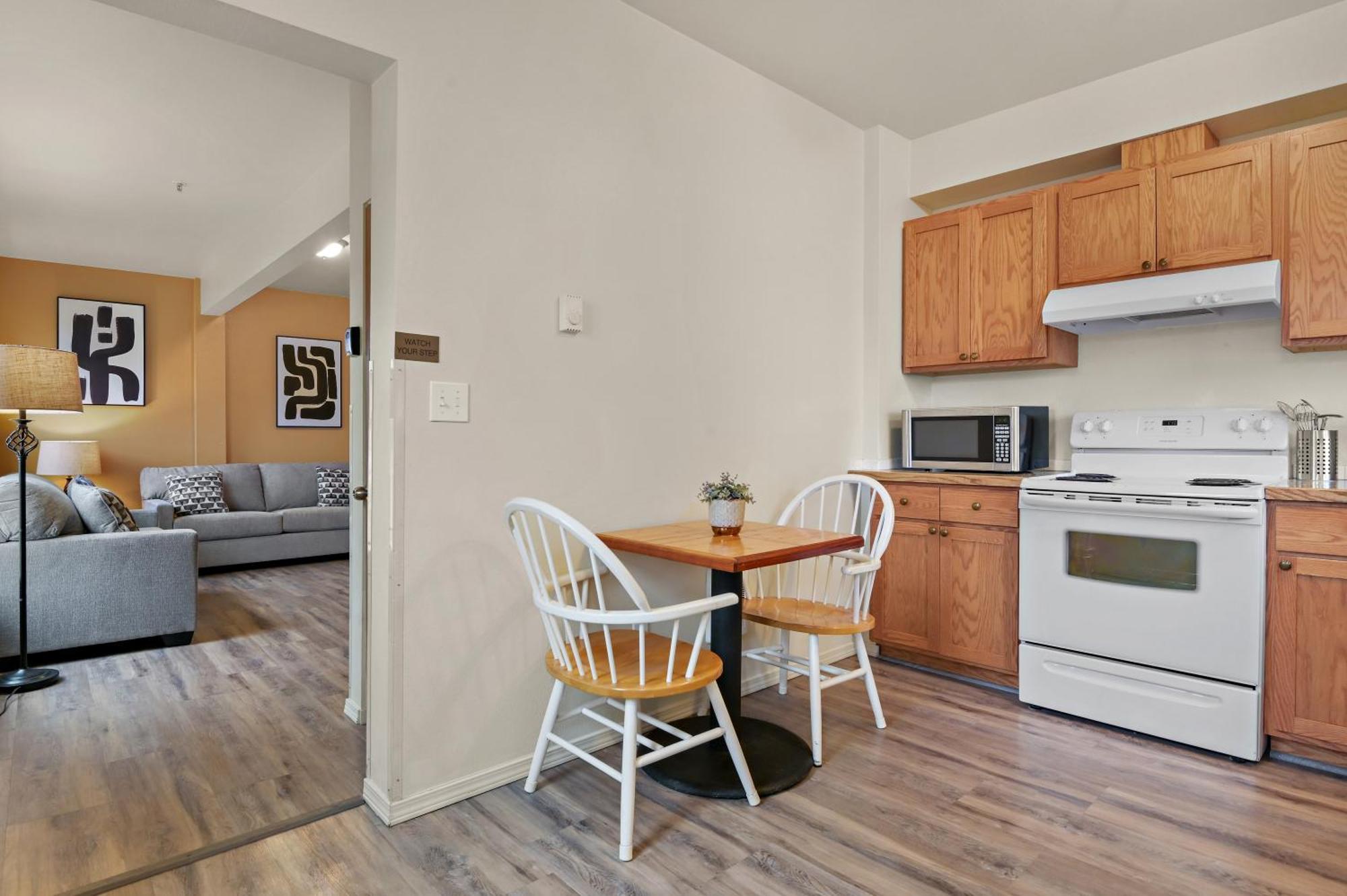 Maple Leaf Manor Suites * Spokane