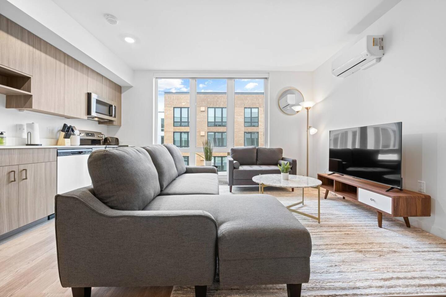 Convenient 2bd2ba In Museumofartsdowntown-gym