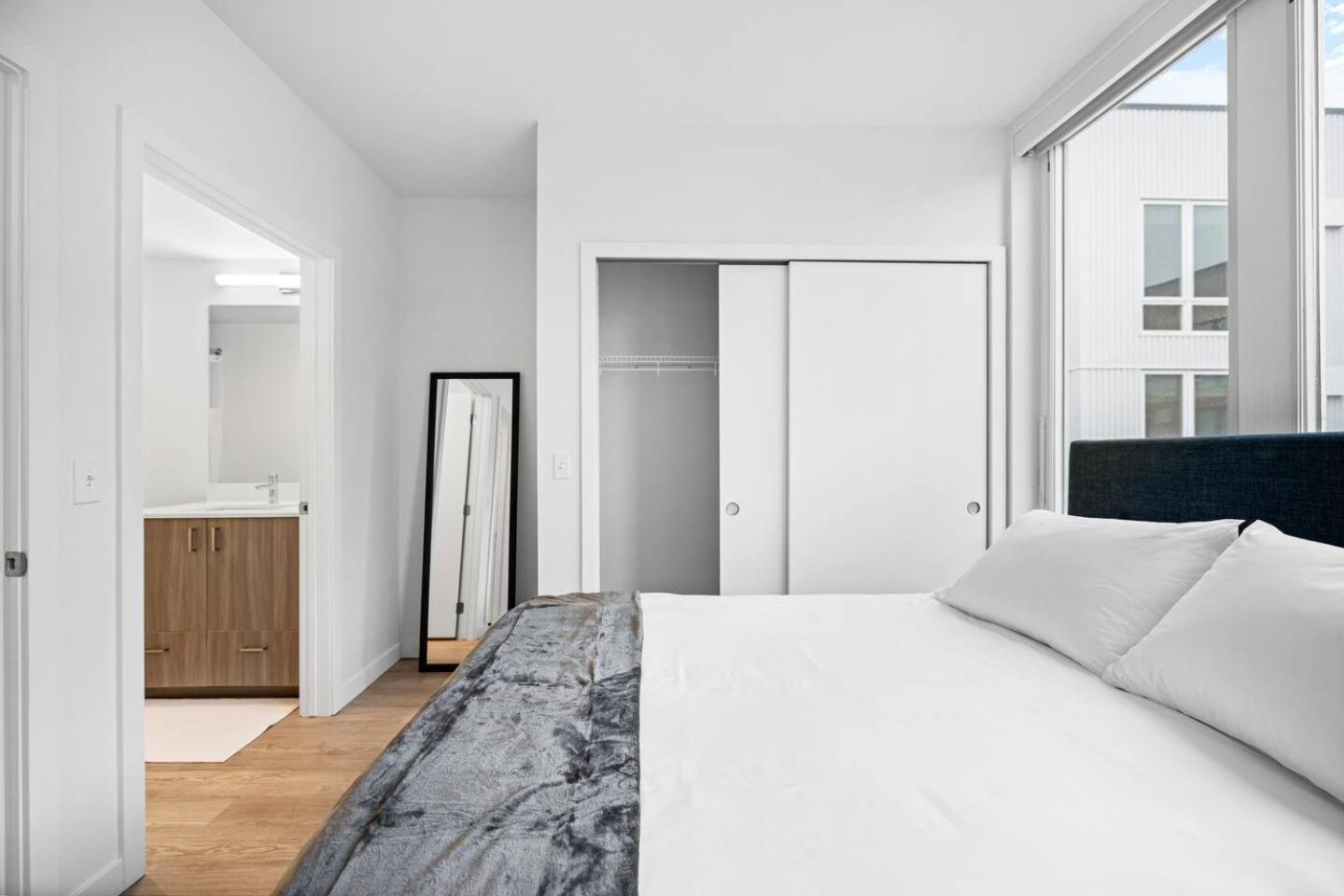 Convenient 2bd2ba In Museumofartsdowntown-gym Apartment